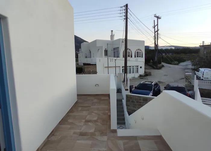 Kallista - Sunlit Aparthotel Parasporos